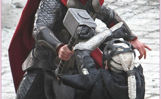 Check Out THOR ‘s Hammer-tastic Brawl With MALEKITH from THE DARK WORLD