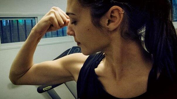 GAL GADOT Just Gained 50 lbs of Muscle for Wonder Woman! Yeah, right…