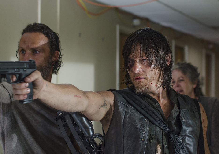 the-walking-dead-episode-508-rick-lincoln-daryl-reedus-935-1