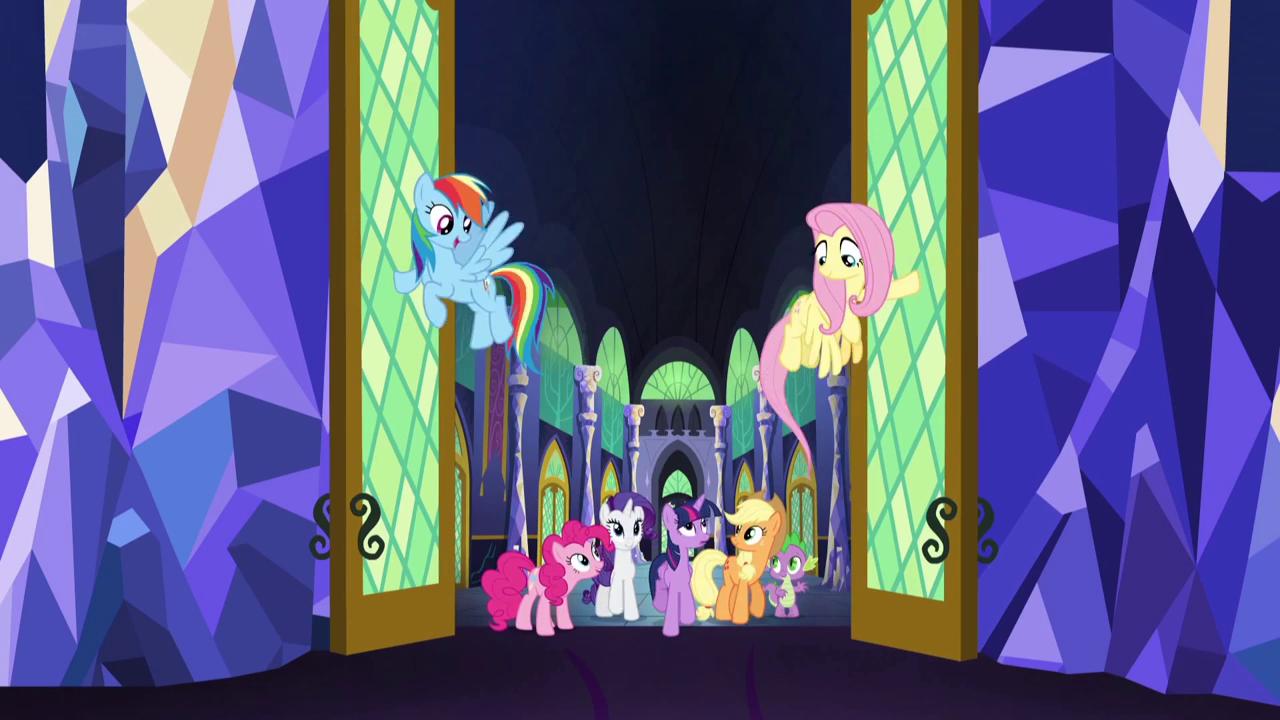 Rainbow_and_Fluttershy_open_throne_room_doors_S5E03