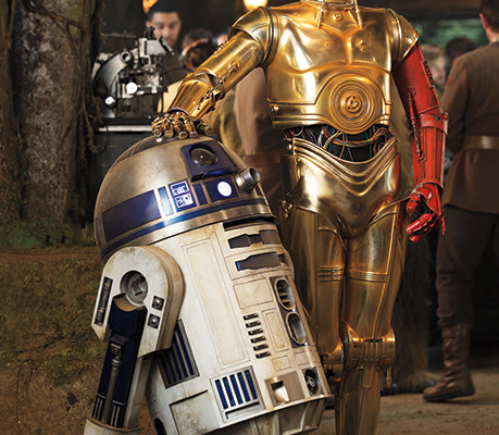 C-3PO Has a Red Arm in STAR WARS: THE FORCE AWAKENS
